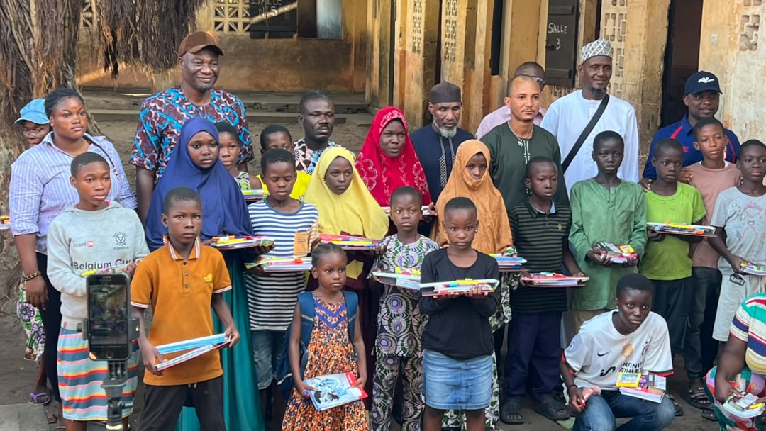 Golfe 4 : le conseiller municipal Assad Mohamed Kadi offre des kits scolaires aux élèves de Bassadji